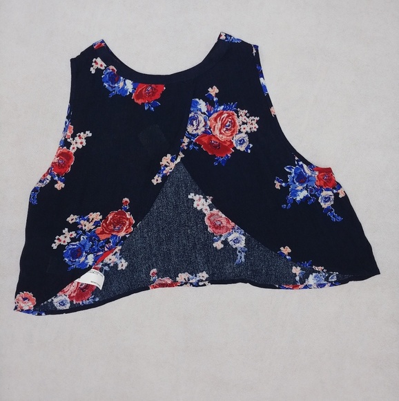 2 NWT Forever 21 Sleeveless Floral Crop Tops Sz M - Picture 7 of 8